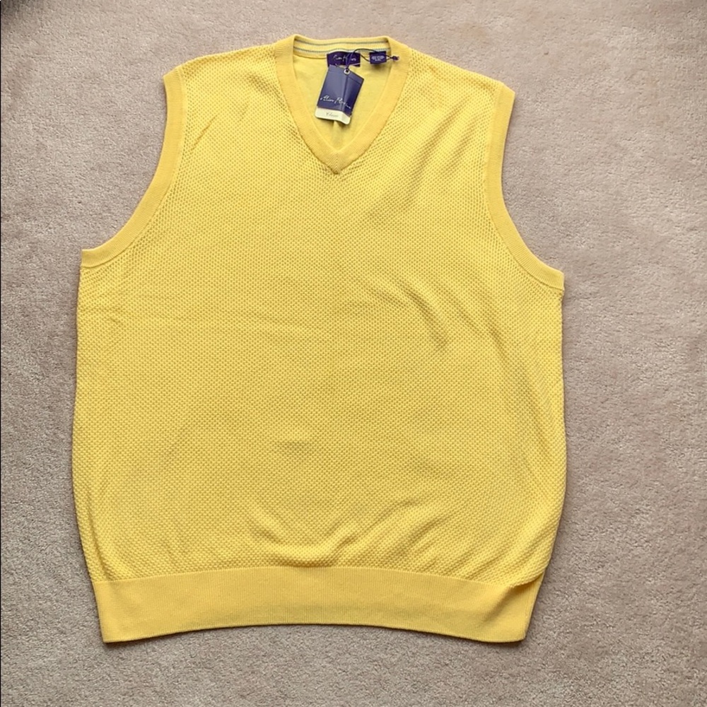 V-NeckTextured Golf Vest Yellow